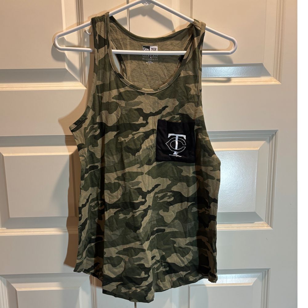 NEW Minnesota Twins New Era Sleeveless Camo Tank‎ Top Shirt Women's Small Green